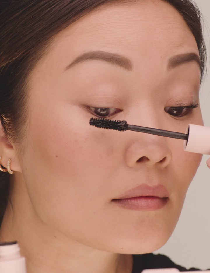 Our Ultra Black Mascara Liner adds volume and thickness without