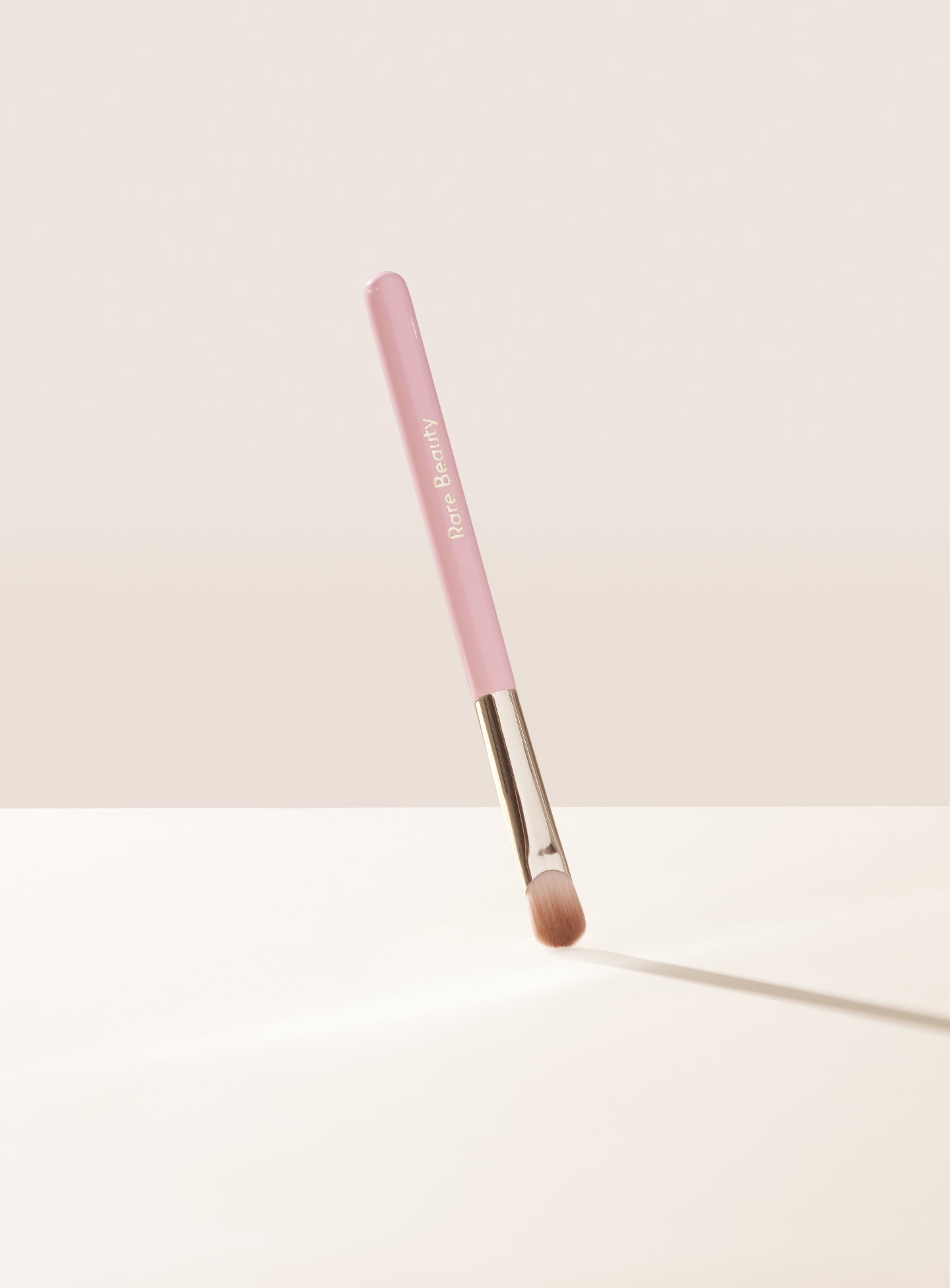 Rare Beauty Stay Vulnerable All-Over Eyeshadow Brush