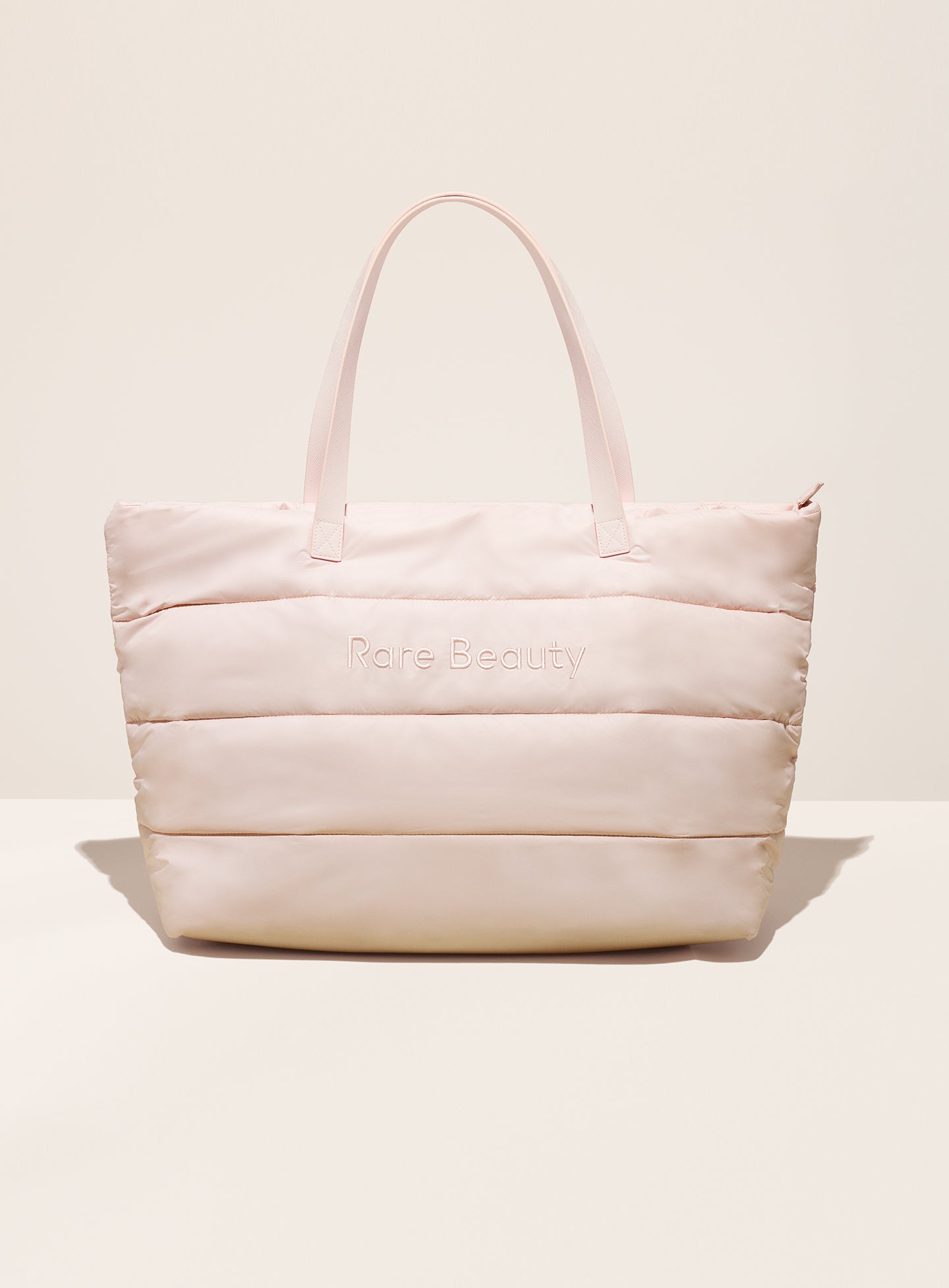【新品】Rare Beauty パフィーメイクアップバッグ 化粧ポーチ モーヴ Puffy Makeup Bag - Mauve