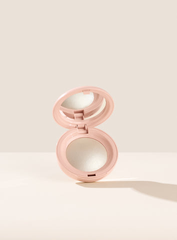 RareBeautyシルキータッチハイライト Positive Light Silky Touch Powder Highlighter | Non Comedogenic